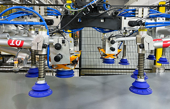 Why do most robotic arm pickups now have single probe detectors instead of dual detectors?