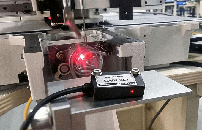 Are you afraid of leaking during high-speed operation of a high-speed pattern machine? This bottom line breakage detector achieves instant shutdown due to breakage