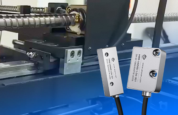 Why did a gantry machining center change its glass grating ruler to an incremental magnetic grating reading head?